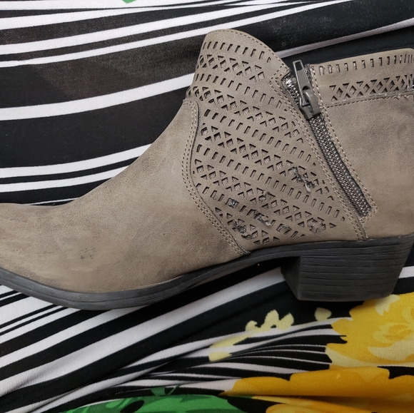 Boot - Picture 4 of 5